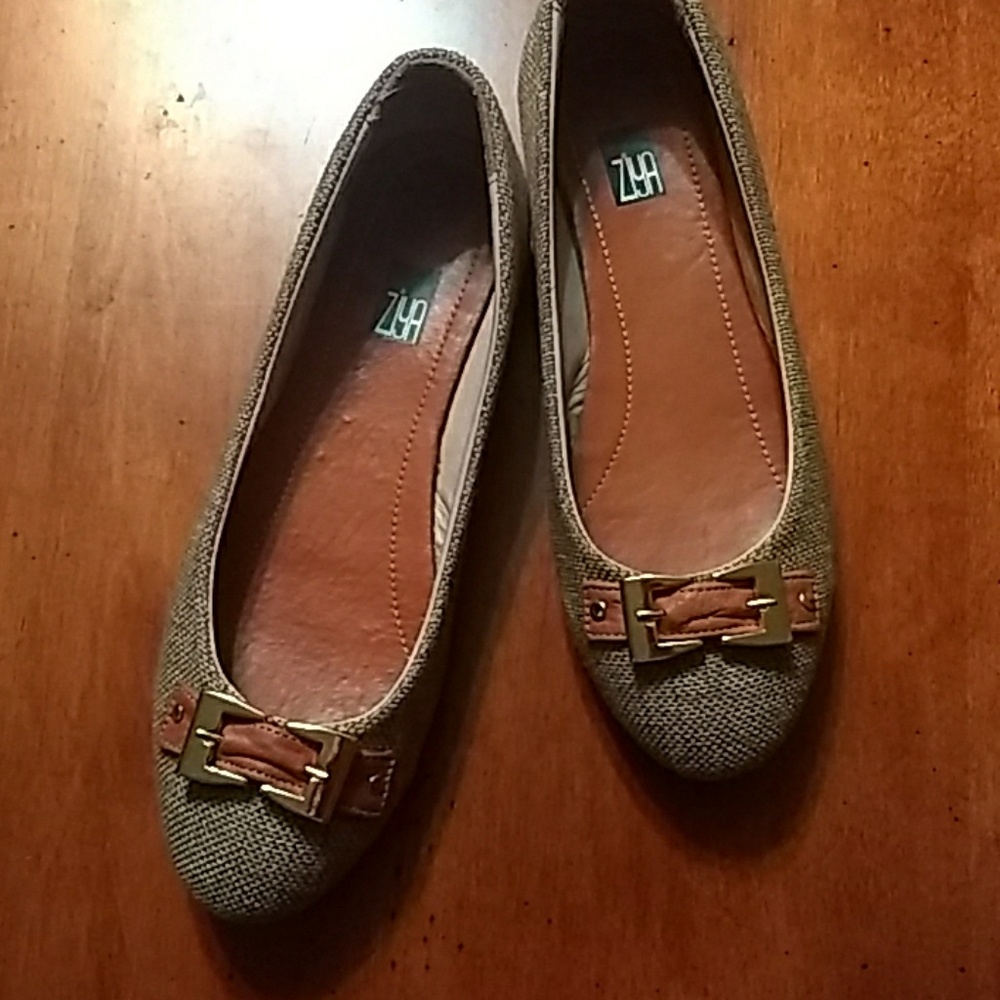Ziya, brown, with gold buckles, flat shoes